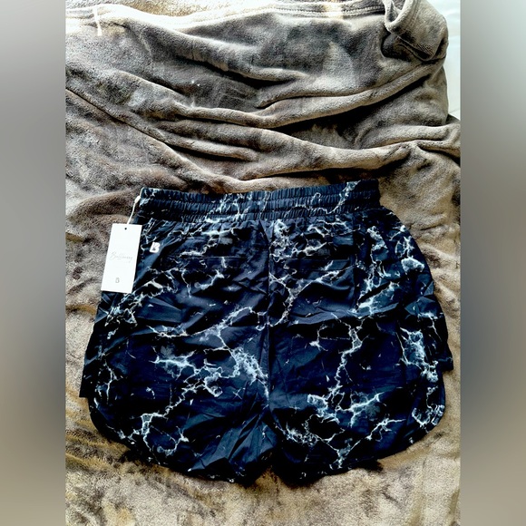 Worn Once!! 🖤Buff Bunny Flow Short- Black Marble- Size M - Picture 3 of 3